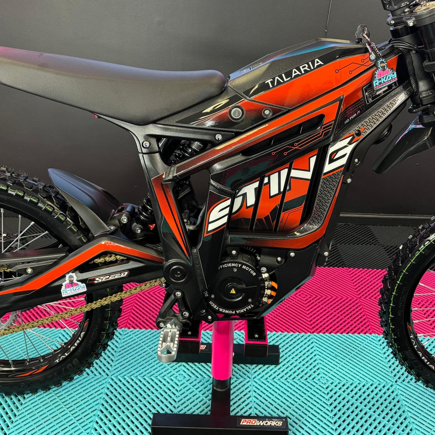 Talaria Sting R TL4000 in Red