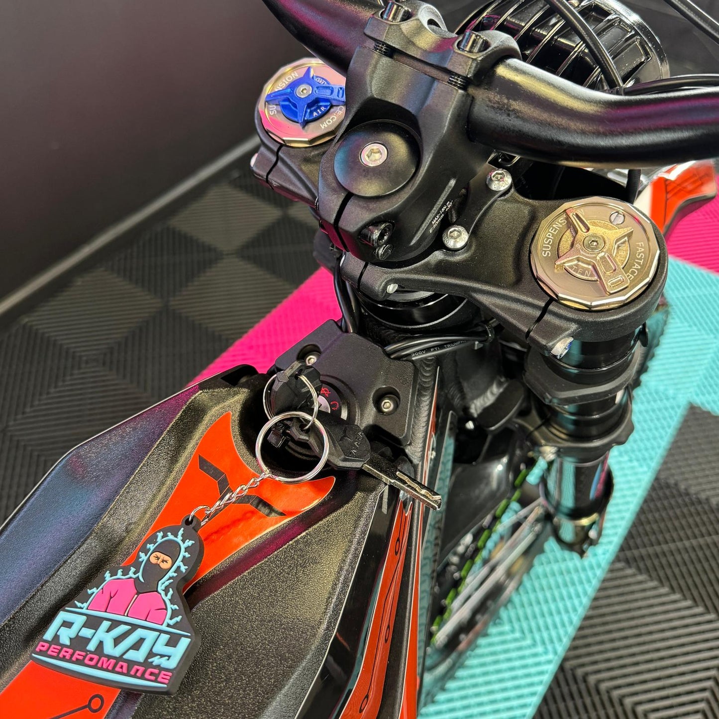 Talaria Sting R TL4000 in Red