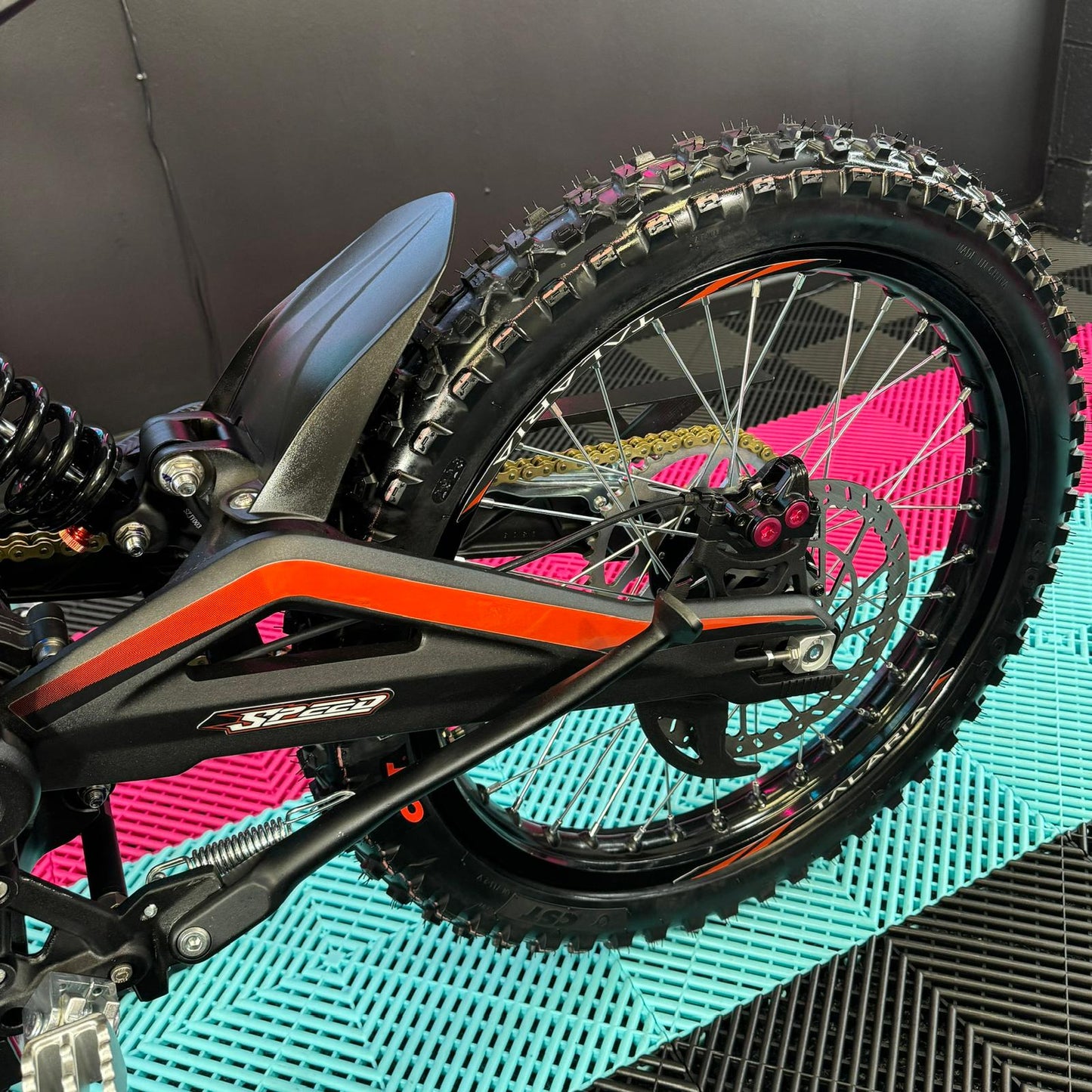 Talaria Sting R TL4000 in Red