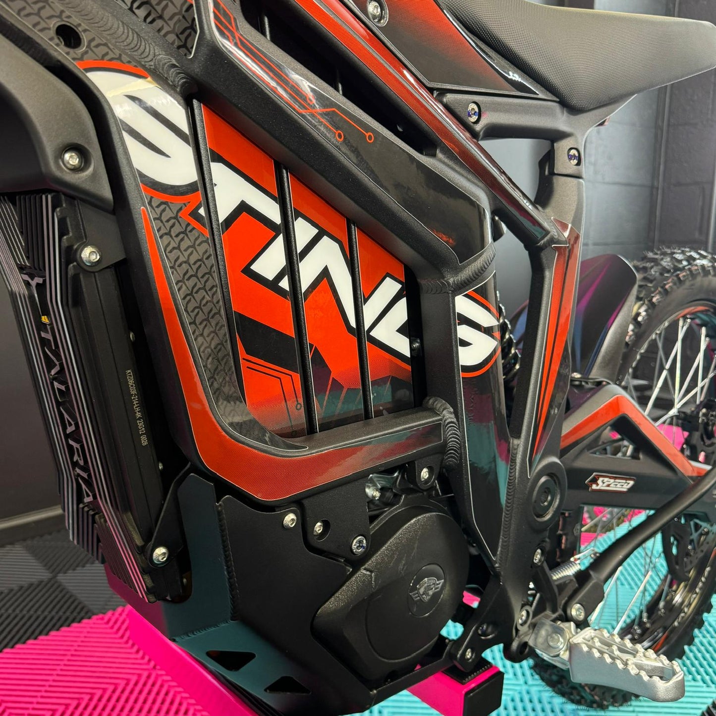 Talaria Sting R TL4000 in Red