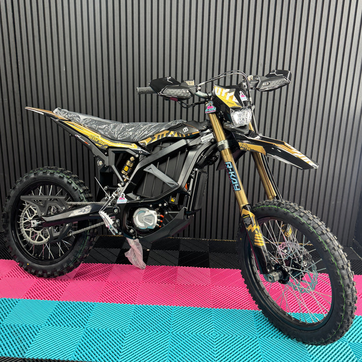 Brand New 2026 Sur-Ron Ultra Bee 21kw HP Carbon Black – R-Kay Performance