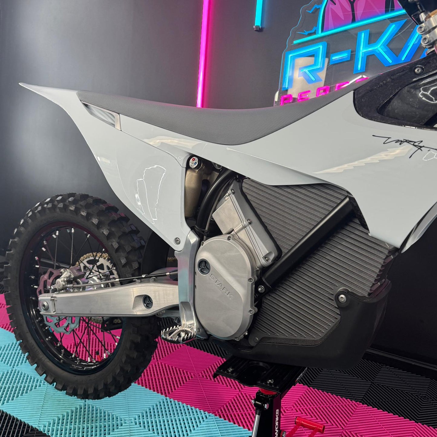 2024 Stark Varg Alpha Mx In Snow White