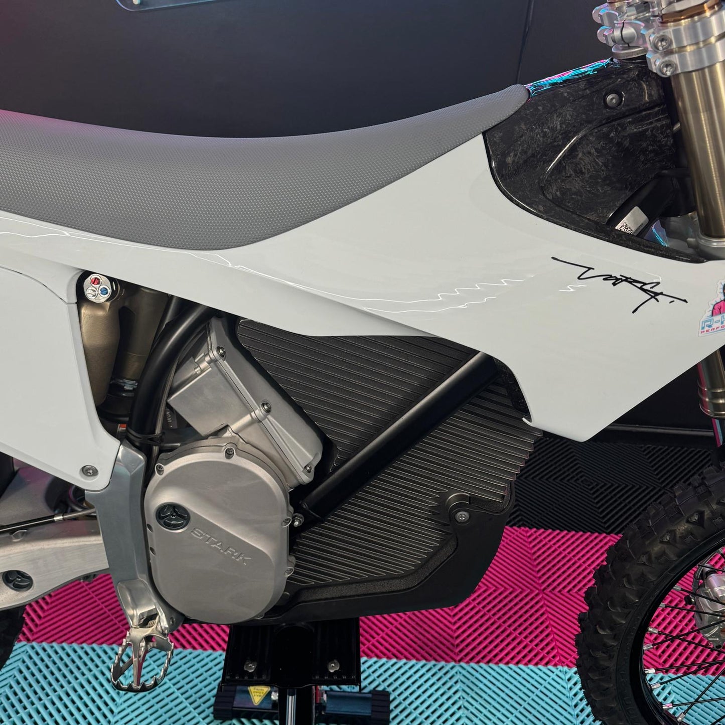 2024 Stark Varg Alpha Mx In Snow White